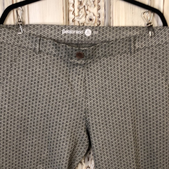 Betabrand Pull On Gray Patterned Knit Tapered Leg Pants Size XL Petite - Picture 4 of 10